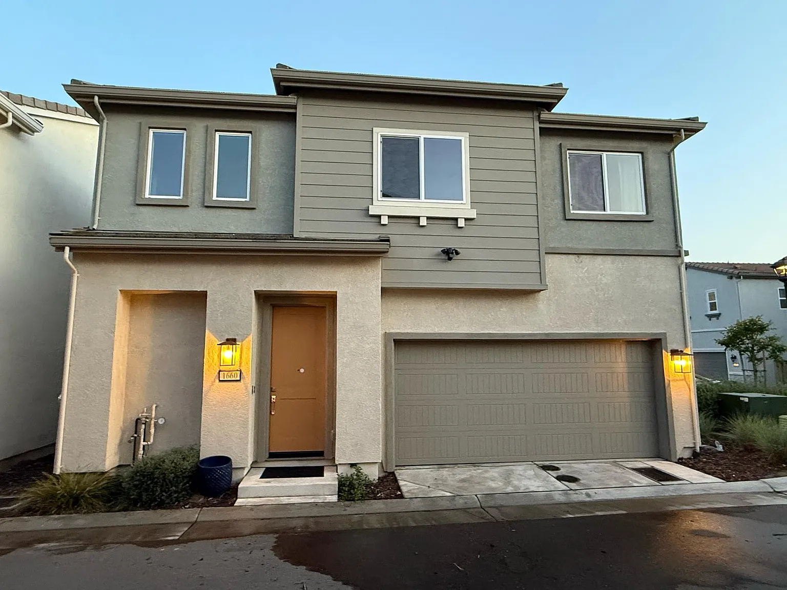 1660 Pagoda Ln photo 1