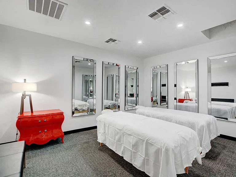 Evoq Apartment Homes — Photo 11