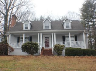 119 Woodridge Dr, Mount Airy, NC 27030