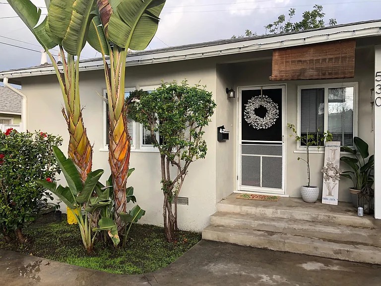 530 Newport Ave — Photo 1