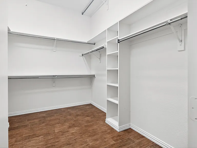1210 Forest Hills Dr — Photo 15
