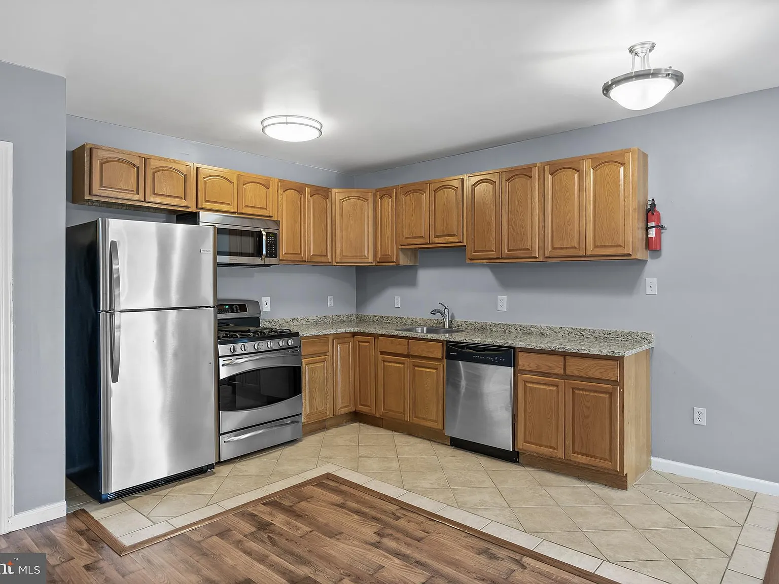 2 bed, 1100 sqft, $1,800 — Photo 3