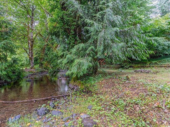 3rd image of 566 N Bear Creek Rd