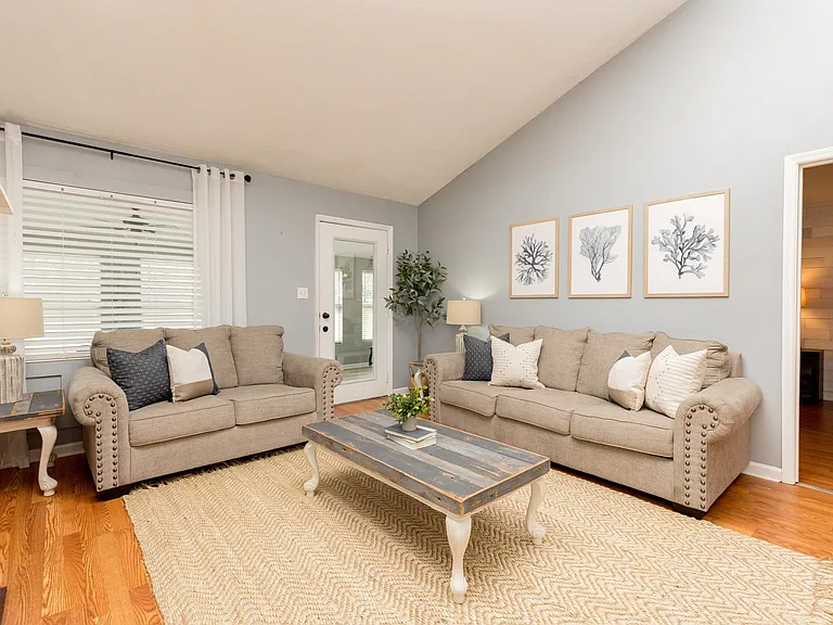 243 Leisure Lake Dr — Photo 16