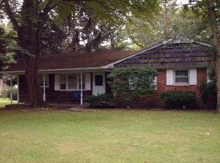 10 Oak Ln, Coram, NY 11727