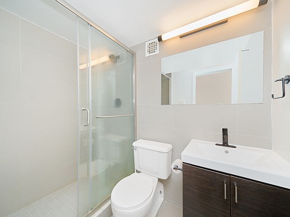 5th image of 298 Mulberry St APT 7D
