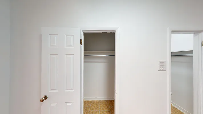 Sold by Thomas Lipovetsky, LREB | media 45