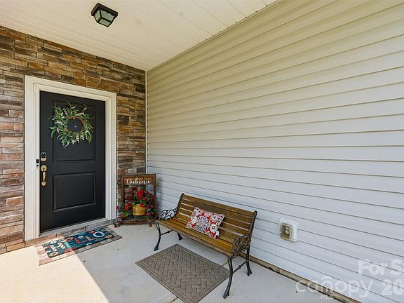 3rd image of 4191 Pegwell Ave