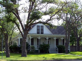 818 E Morgan Ave, Cuero, TX 77954