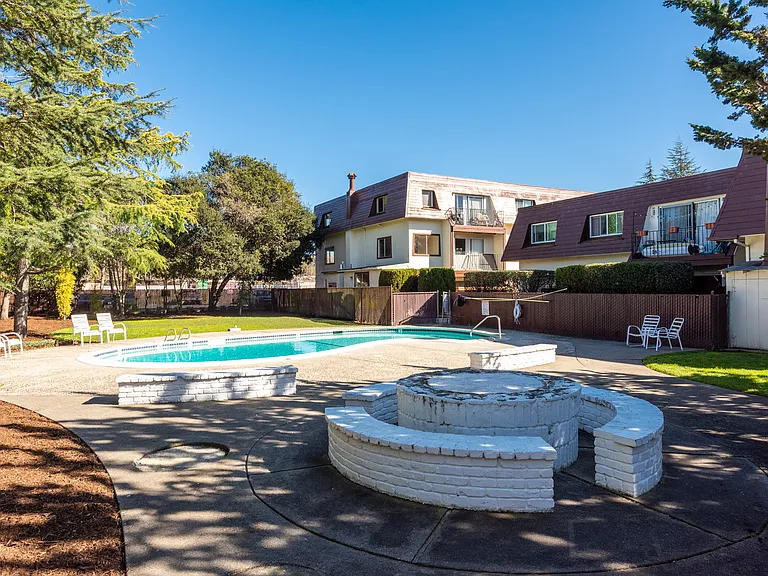 Vista Linda Apartments — Photo 17