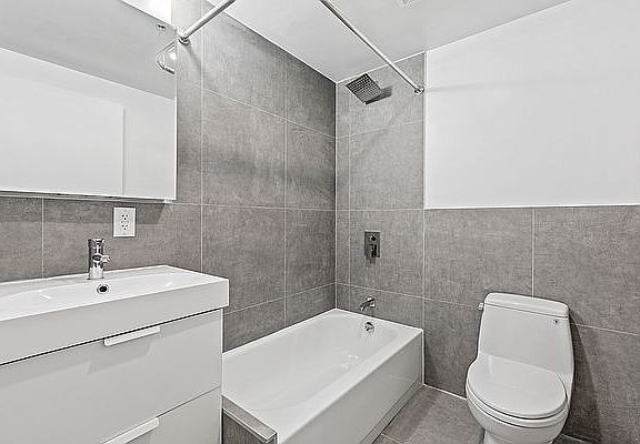 4th image of 547 Throop Ave #4B