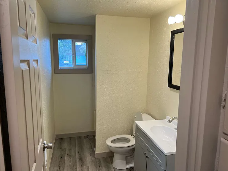 978 Juniper St — Photo 10