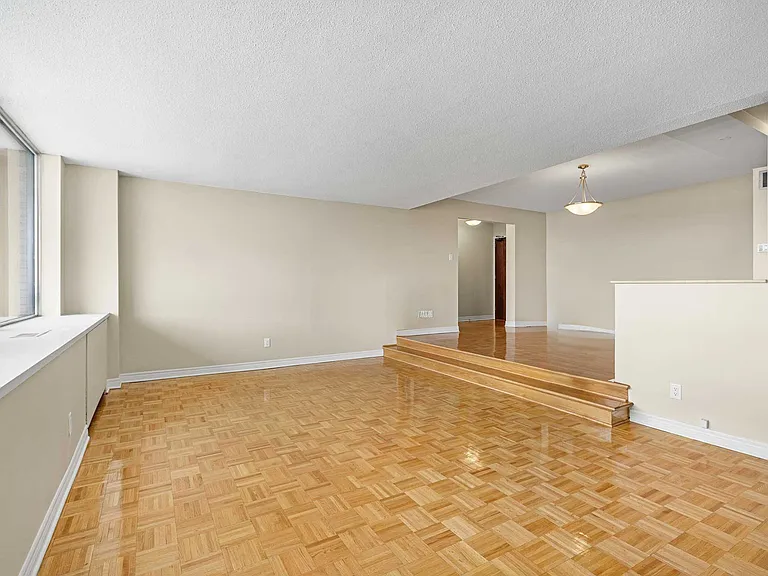 211 Wurtemburg St — Photo 39
