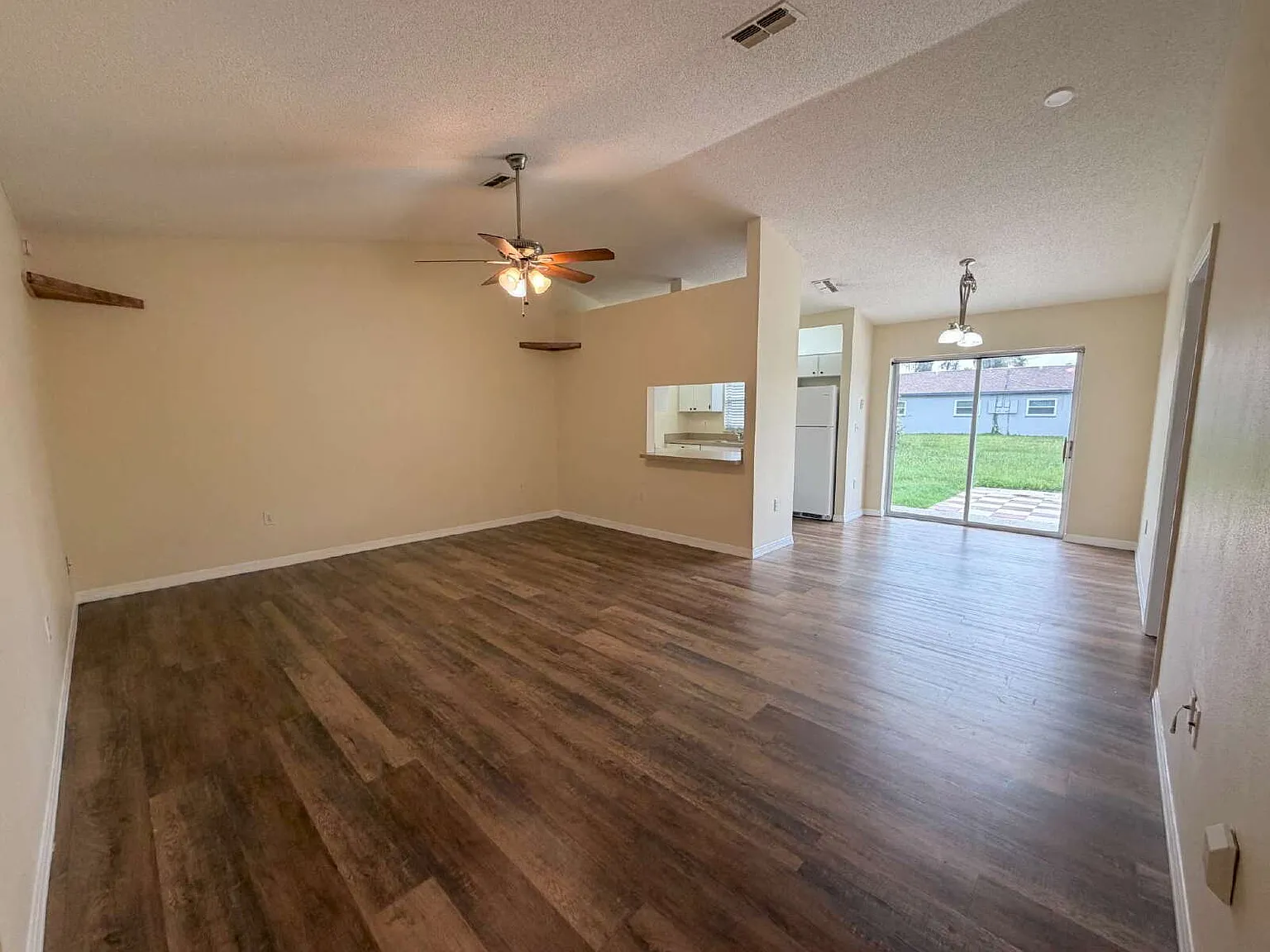 2 bed, 2.0 bath, 1010 sqft, $1,400 — Photo 3