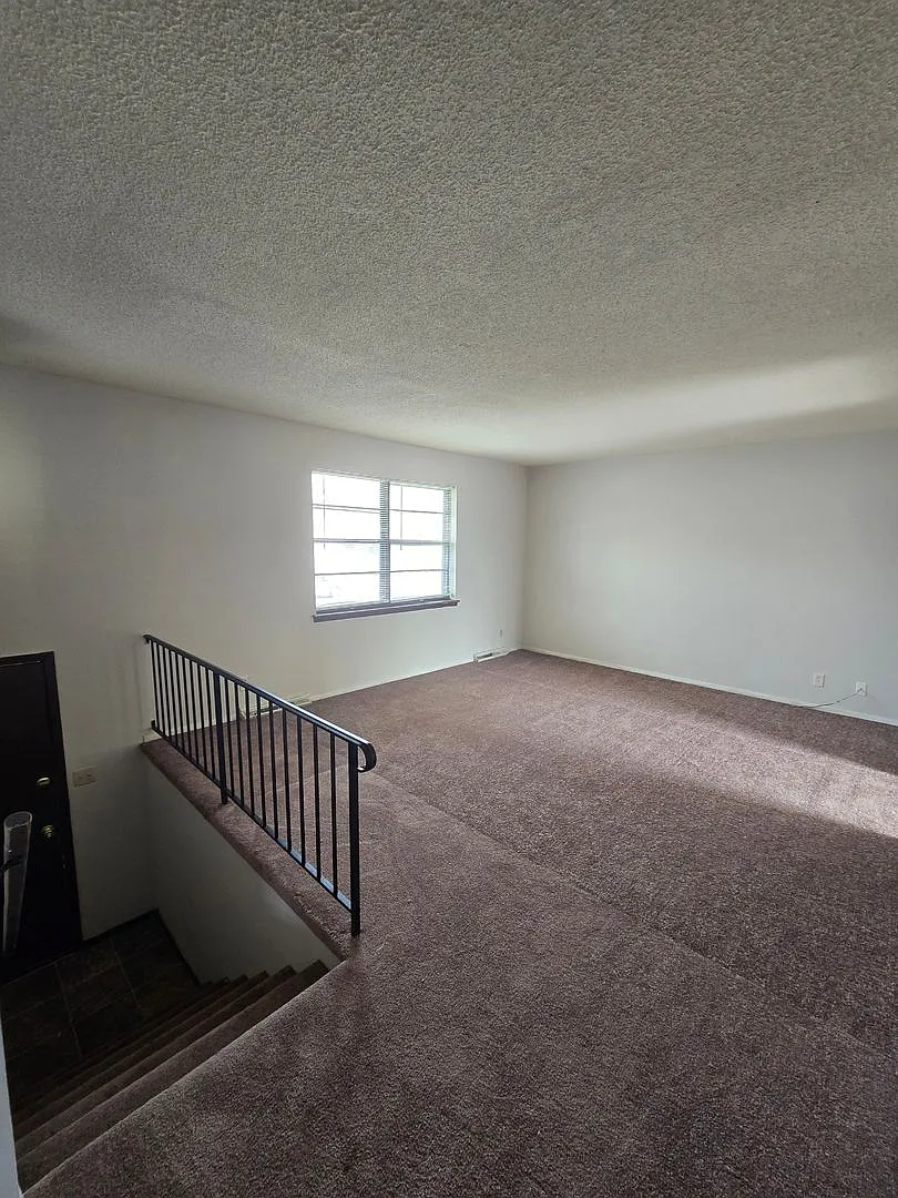 Building Photo - 4300-4302 E Santa Barbara Dr #D