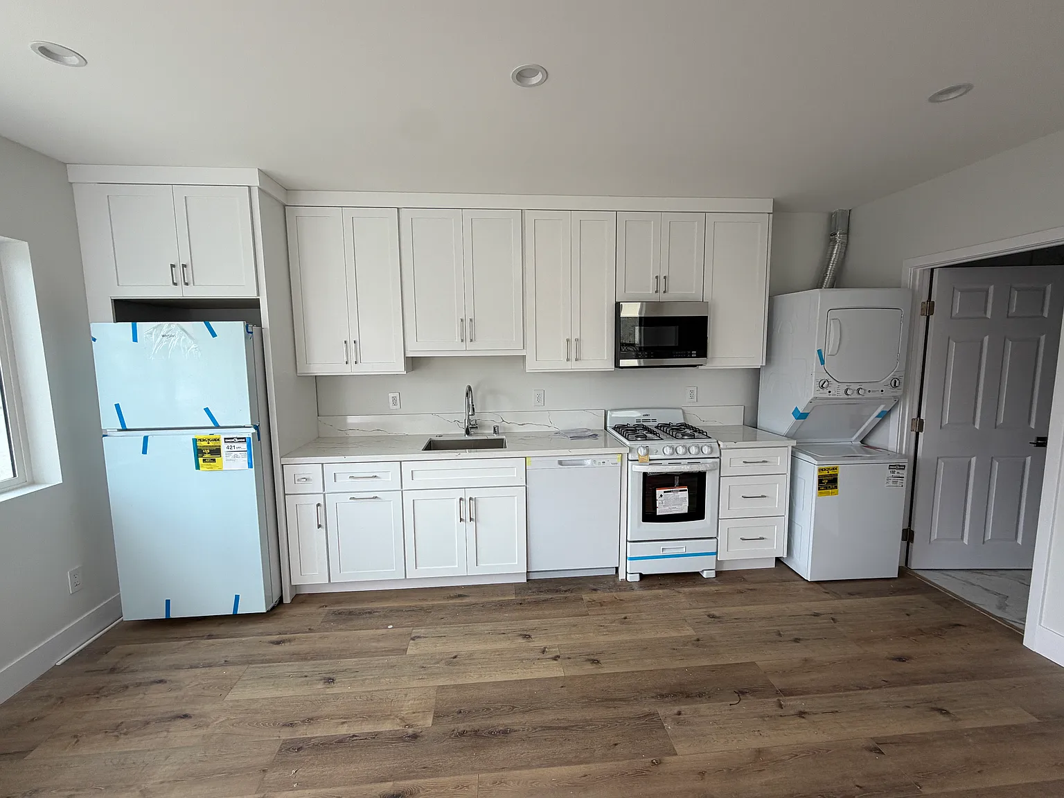 1 bed, 450 sqft, $1,950 — Photo 3