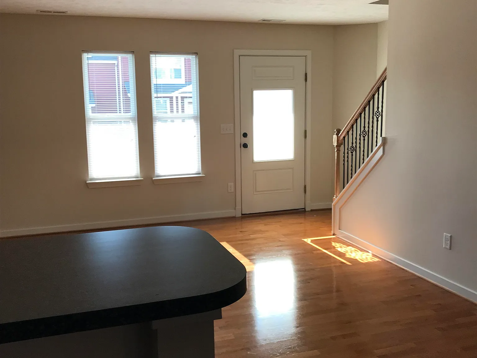 2 bed, 2.5 bath, 1280 sqft, $1,750 — Photo 2