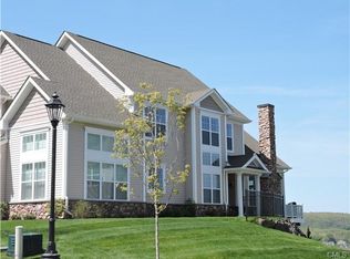 17 Hunting Ridge Ln, Bethel, CT 06801