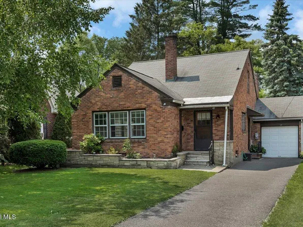 43 Crescent Drive, Albany, NY 12208