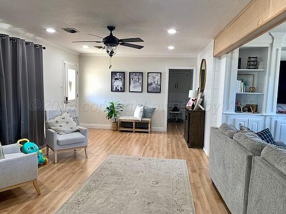 4th image of 619 S Indiana St