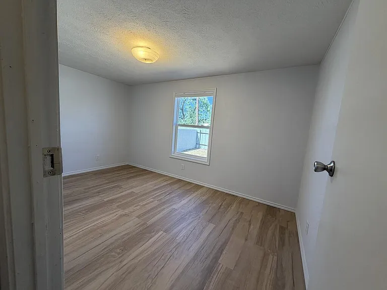 1302 Mobile St — Photo 9