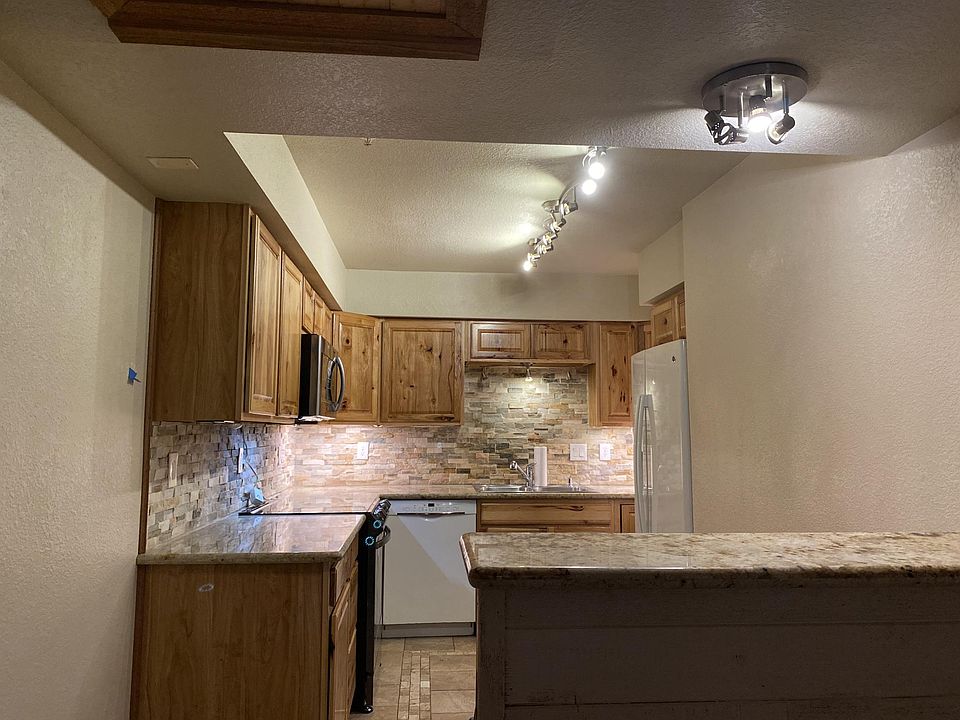 1st image of 19990 Ravenwood Dr #1