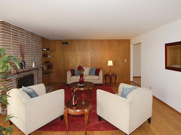 2nd image of 480 Linfield Dr
