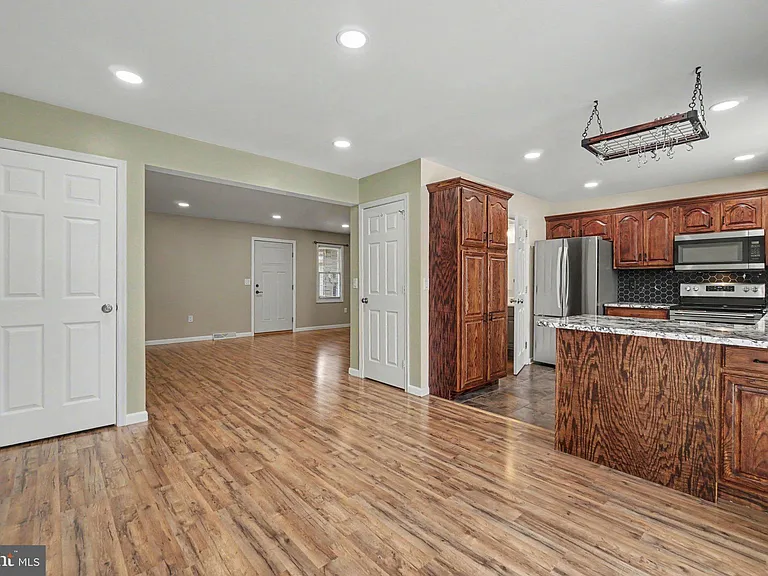 335 Cindy Dr — Photo 7