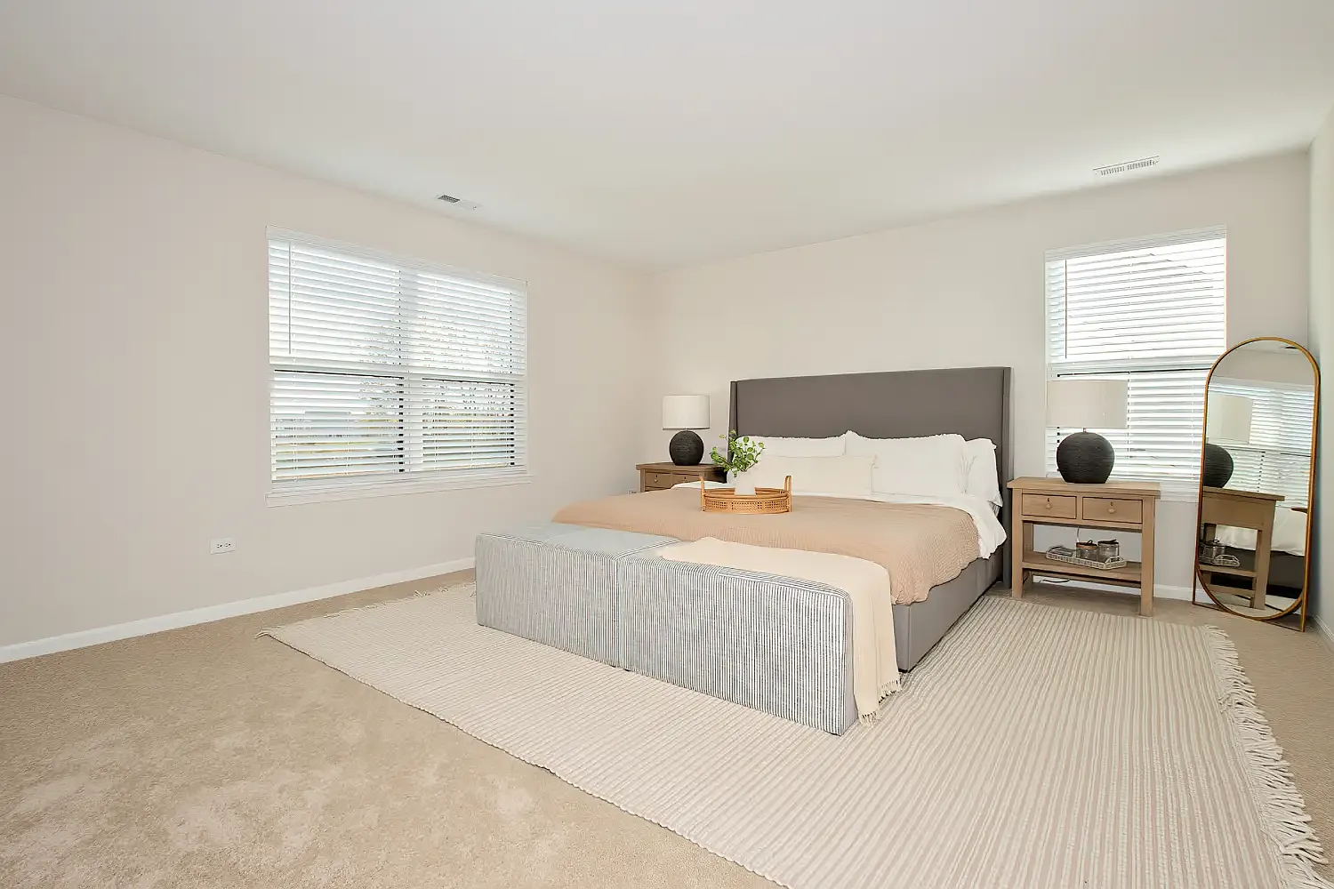 3 bed, 2.5 bath, 1724 sqft, $3,025 — Photo 2