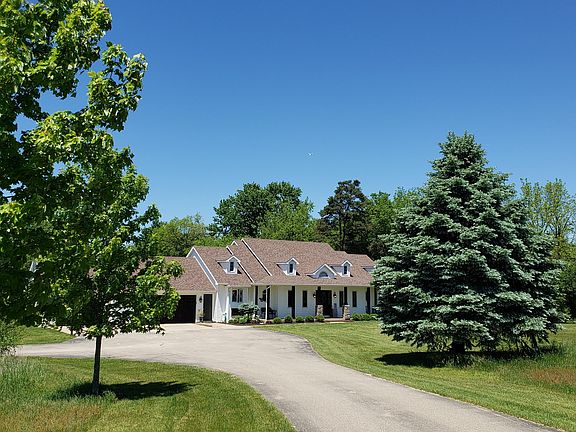3rd image of 1615 Creek Side Ct