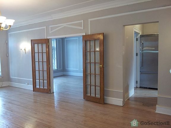 4th image of 6910 S Oglesby Ave APT 3