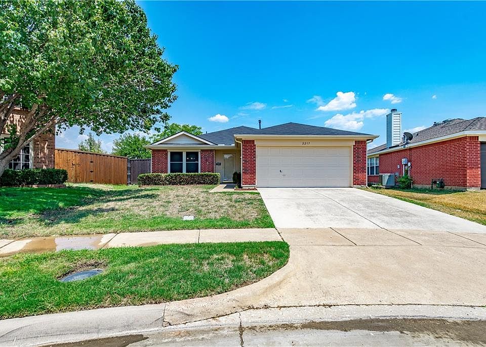 1st image of 2217 Crown View Dr
