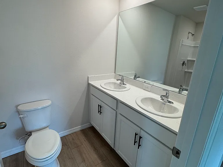 1106 Bourbon Ave — Photo 8