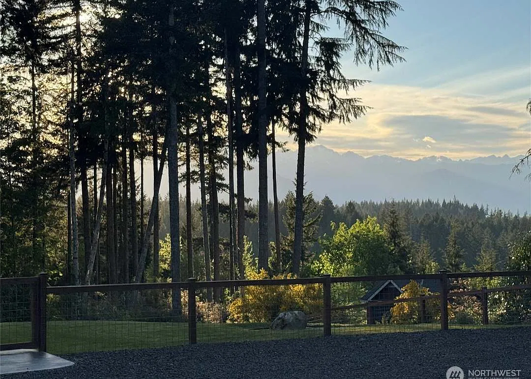 3 bed, 1952 sqft, $4,000 — Photo 3