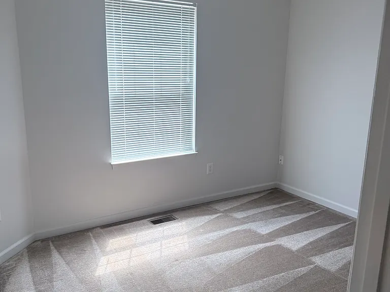 76 Heather Rd — Photo 6