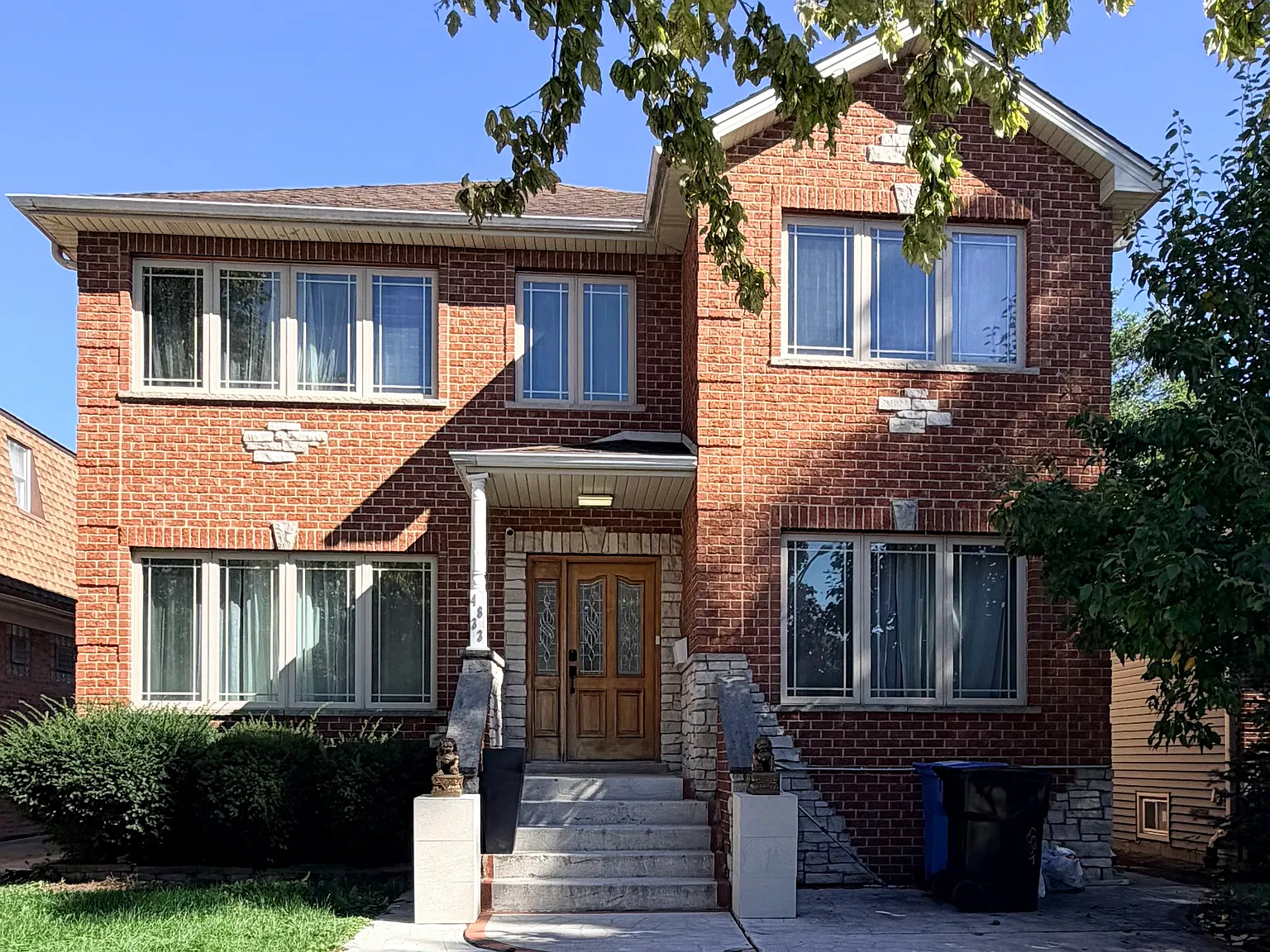 5 bed, 4200 sqft, $4,250 — Photo 1