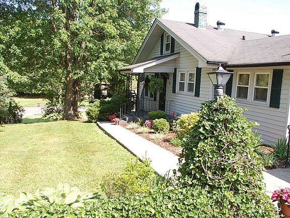 3rd image of 312 Oakland Dr
