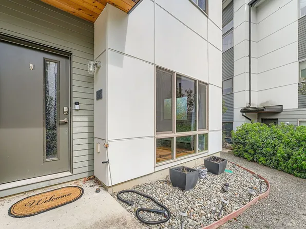 4276 S Greenbelt Station Dr, Seattle, WA 98118