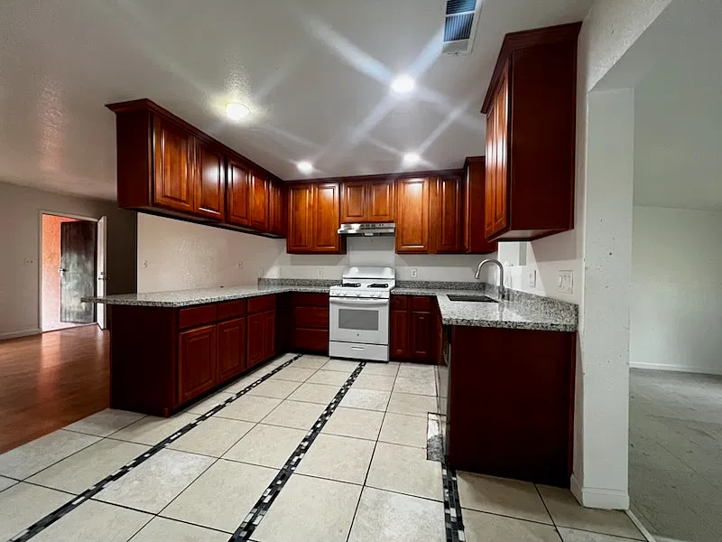 3 bed, 1396 sqft, $2,395 — Photo 1