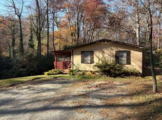 92 Hicks Lake Dr, Hendersonville, NC 28739