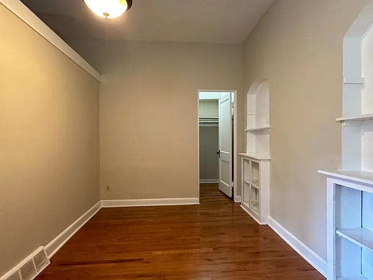 1 & 2 Bedrooms-Brady St - Heat & Electricity Included — Photo 20