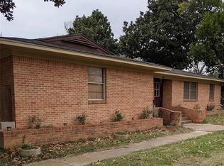 1006 W Cayuga Dr, Athens, TX 75751