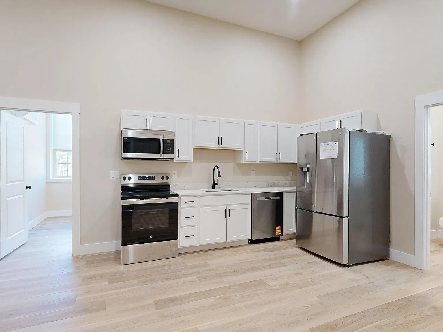 2 bed, 1100 sqft, $2,200 — Photo 2