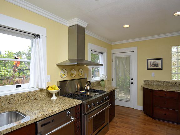 3rd image of 502 W 11th St