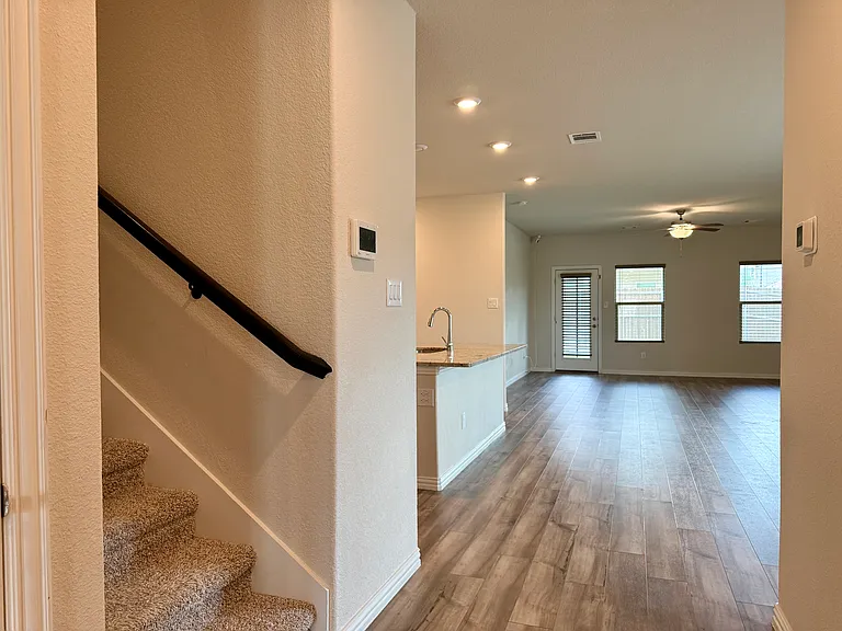 1425 Rolling Fox Dr — Photo 11