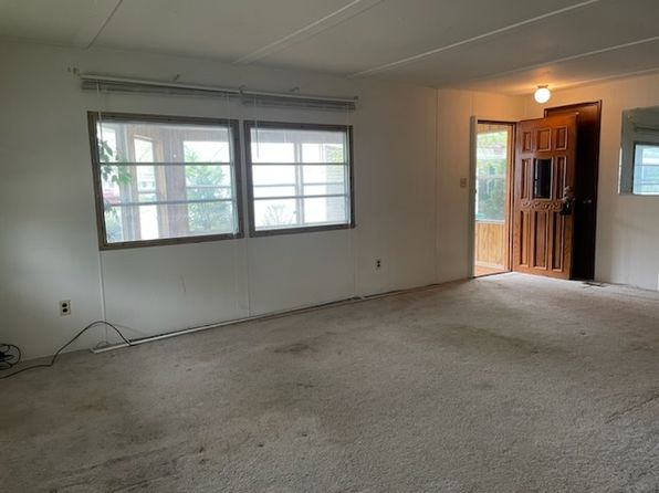 1101 Lakewood Rd, Elgin, IL 60123