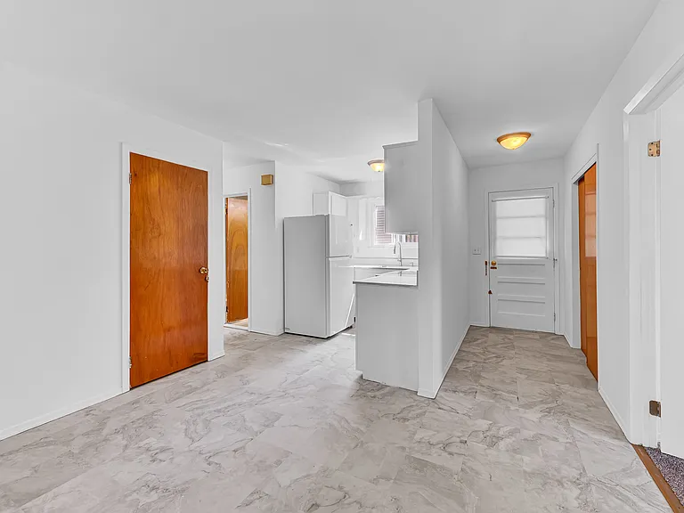 84 White Oak St #2 — Photo 5
