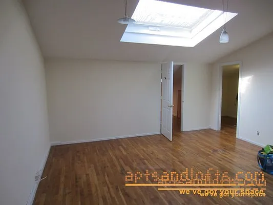 Rented by aptsandlofts.com | media 15