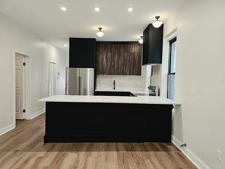 1009 S Claremont Ave #1 — Photo 2