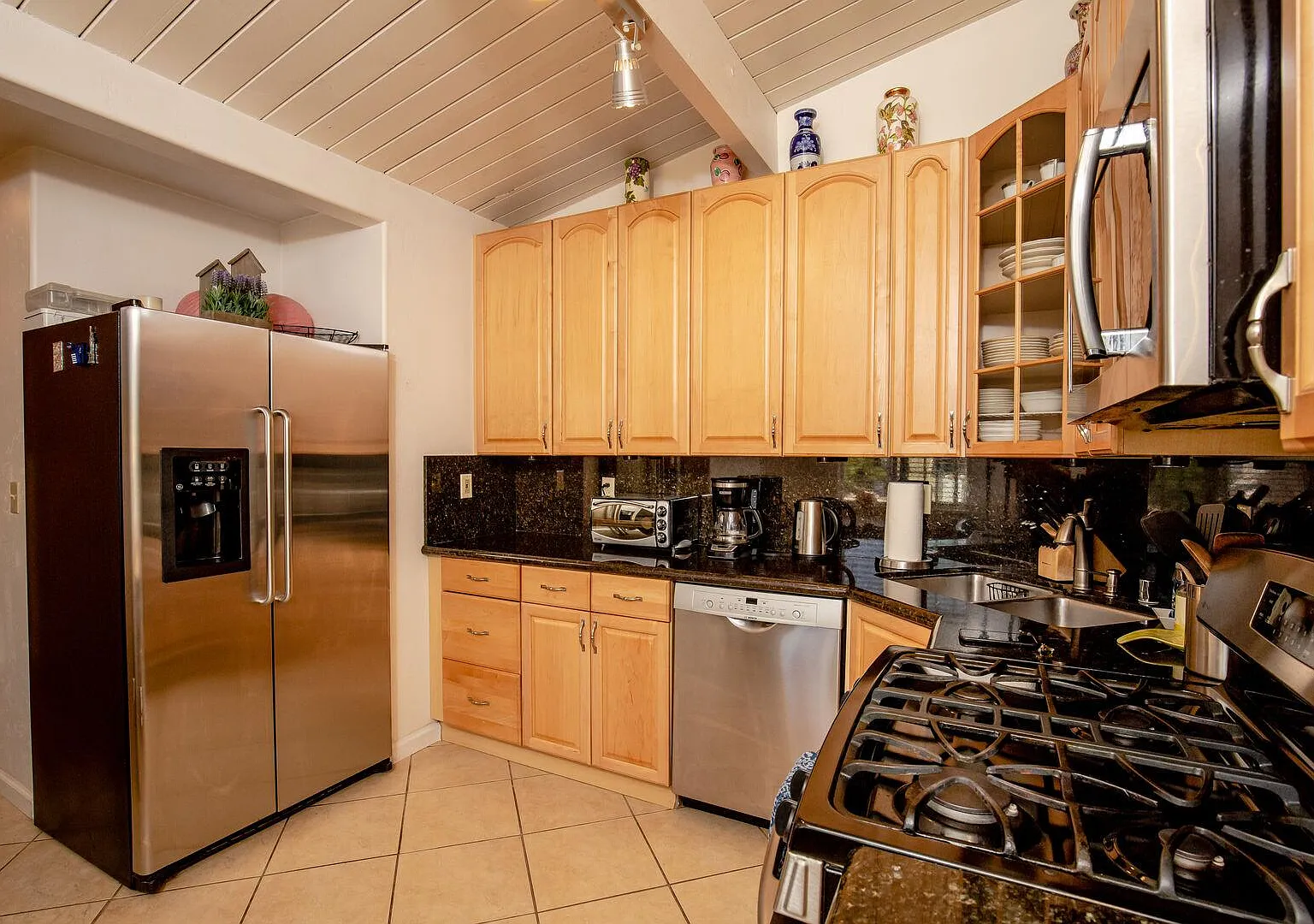 3 bed, 1000 sqft, $7,500 — Photo 2